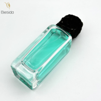 Desain Khusus pada Bagian Bawah Botol Parfum Kaca 50ml Kemasan Kosmetik Berkualitas Tinggi Leher Crimp Tersedia dalam Stok dengan Tutup Batu
