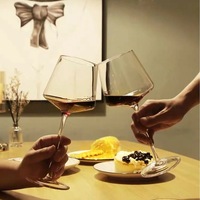 Verre à vin rouge carré personnalisé OEM, bol large en cristal bordeaux, gobelet à vin rouge pour bar HORECA 450ml PPWR, verre à vin rouge à bol large pour mariage