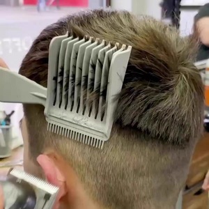 Barber Fade Combs Long Handle Hair Comb Plastic 15-20cm For Men Salon Use - Product Image 2