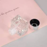 Flacon carré en verre transparent de 10 ml pour mini-parfum d'aromathérapie et huile essentielle avec bouchon à bille réducteur