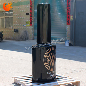 Scultura Gigante in Fibra di Vetro a Forma di Bottiglia di Smalto Nero, Grande Modello Cosmetico, Decorazione per Ingresso Negozio, Prodotto Personalizzato in FRP - Product Image 4