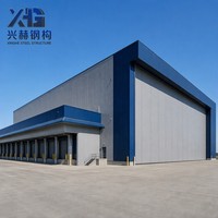 Hangar de distribution logistique de pièces aéronautiques en structure métallique préfabriquée, entrepôt hybride en métal pour ailes d'avions