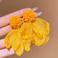 Pendientes de pétalos de flores grandes de moda de verano, pendientes de tuerca de corazón de resina dulce, pendientes de flores de tela colorida para mujer, joyería