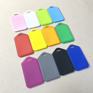 Étiquette de bagage en plastique colorée personnalisée en gros d'usine avec carte insérable en papier inscriptible, étiquette de gestion de clés de voiture avec logo personnalisé - Product Image 4