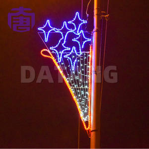 Poteau d'éclairage LED pour créer une ambiance festive et décorer les espaces publics - Product Image 3