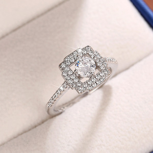 Anello Floreale con Micro Pavé di Zirconi per Donne, Design Traforato, Gioiello da Dito per Proposta di Matrimonio e Fidanzamento - Product Image 1