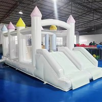 Parcours d'obstacles gonflable, château gonflable, aire de jeux, parcours de saut