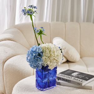 现代家居室内餐桌装饰人造花优雅蓝白色420x240x480毫米人造绣球花带玻璃花瓶 - Product Image 2