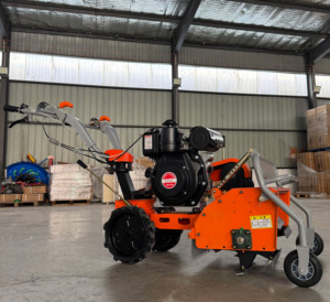 Desbrozadora Naranja a Diésel con Motor de Transmisión por Engranajes y Sistema de Cuchillas Ajustables - Product Image 2