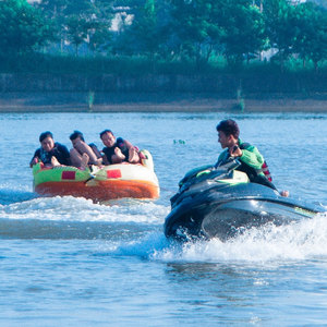 Bouée gonflable tractable pour 3 personnes en PVC, pour ski nautique, bateau et jet ski, usage commercial en station balnéaire, jouet aquatique - Product Image 2