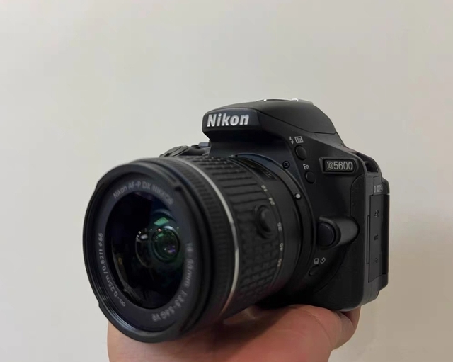 Activated Digital SLR Camera Half Frame Nikonn D5600 18-55mm Lens High Quality Camera