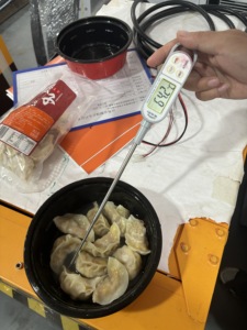 Haloo Bán hàng nóng máy bán hàng tự động cho bánh bao mì Ramen với tủ đông và nước nóng hơi nước chức năng với SDK - Product Image 3