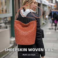 Schafsleder-Gewebte PU-Damen-Schultertaschen Modische Handtaschen mit Reißverschluss Polyester-Futter Wasserabweisend Tragbar