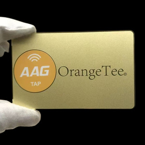 Carte de membre VIP en métal avec logo gravé au laser et code QR NFC, design tendance 2026, vente en gros d'usine, faible MOQ - Product Image 1