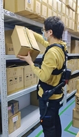 Exosquelette pour l'assistance de la taille et de l'abdomen, exosquelette léger et compact, aide passive à la marche