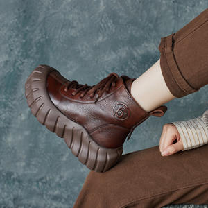 Nouvelles bottes Martin en cuir faites à la main de style britannique, bottes à plateforme, bottes légères à bout rond, chaussures - Product Image 2