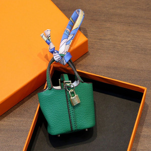 โรงงานขายส่งพวงกุญแจกระเป๋าหนัง PU ขนาดเล็ก น่ารัก หลายสี จัดจำหน่ายจำนวนมาก ใช้เป็นจี้ห้อยกระเป๋า - Product Image 6