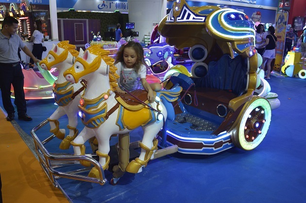 2019 Nouvelle Machine De Jeu Enfants Manège Cheval À Piles Rouler Rouler Sur La Voiture À Vendre