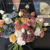 Bouquet de roses artificielles QiYing Victory 2 fleurs 1 bourgeon, bords séchés et gaufrés, effet brûlé, fleurs en soie aux tons automnaux vintage