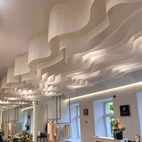 Miroir pleine longueur style vague pour chambre de fille, style crème, du sol au plafond, avec tissu ondulé pour la décoration