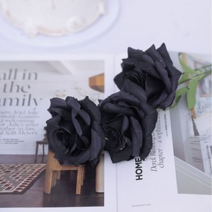 Composizione di 3 Rose Artificiali ad Angolo per Decorazioni Matrimoniali, Soggiorno, Fotografia e Accessori per Set Fotografici - Product Image 3