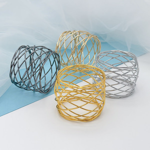 Usine directe hôtel rond de serviette créatif à la main Art occidental nourriture décoration bouche tissu anneau à la mode bracelets - Product Image 1