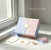Boîte cadeau rigide à fermeture magnétique personnalisée, écologique, biodégradable, impression quadricolore dégradé rose-bleu, avec étiquette étoile