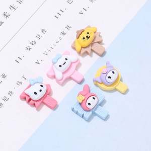 Venta al por mayor de la calle placa de identificación resina encantos indicador Sanrios Melody Kitty Kuromi Diy Decoración - Product Image 2