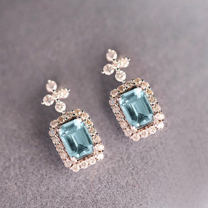 Orecchini a Perno con Croce in Zirconia Quadrata per Donne, Gioielli Delicati e alla Moda per Uso Quotidiano - Product Image 6