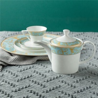 Service de table européen de luxe en porcelaine fine sur mesure de haute qualité pour restaurant, avec incrustations dorées, kit d'ustensiles pour 3 personnes en stock