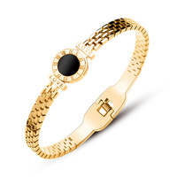 Pulsera de acero inoxidable chapado en oro de 18k para mujer, brazalete de marca de lujo con dijes, joyería grabada