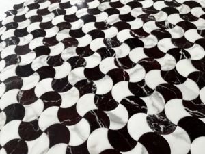 Mosaïque en <span class=keywords><strong>marbre</strong></span> blanc de Carrare et <span class=keywords><strong>marbre</strong></span> noir découpée au jet d'eau avec revêtement auto-adhésif résistant à l'eau - Product Image 4