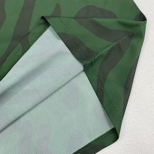 Uniforme de fútbol informal de sublimación verde con logotipo bordado personalizado - Product Image 6