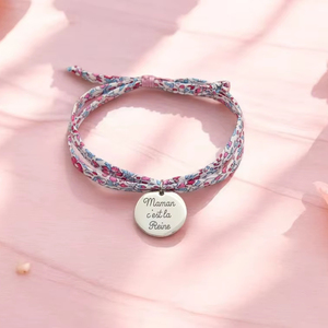Bracelet en Tissu <span class=keywords><strong>Cordon</strong></span> <span class=keywords><strong>Liberty</strong></span> Personnalisé, Médaille Prénom Gravée, Bracelet Fleuri Coloré, Cadeau pour Maman - Product Image 1