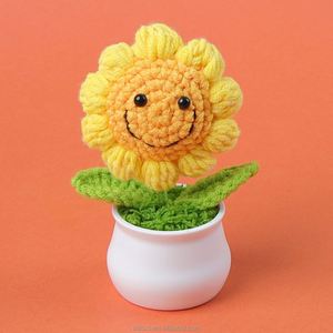 Adorable girasol sonriente rosa de ganchillo, planta en maceta hecha a mano, flor decorativa en maceta - Product Image 3