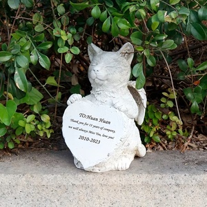 Estatua Conmemorativa de Gato de Resina Personalizable - Nombre/Fecha/Mensaje Grabable, Placa de Corazón y Detalle de Alas, Ideal para Marcador de Tumba de Mascotas - Product Image 4