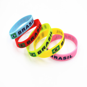 Meistverkaufte Brasilien-Flagge Gravierte Silikon-Armbänder Verschiedene Farben Fußball-Armband <span class=keywords><strong>Premium</strong></span> Werbeartikel - Product Image 6