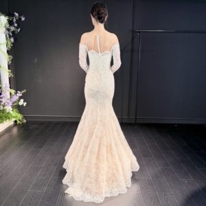 فستان زفاف حورية البحر أبيض من التول ودانتيل فرنسي بجودة فائقة مطرز باللؤلؤ بأكمام طويلة للعروس - Product Image 3