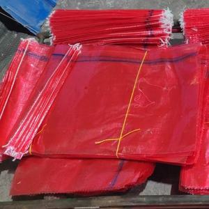 Sacs tissés <span class=keywords><strong>en</strong></span> polypropylène transparent rouge de 25 kg pour l'agriculture, sacs <span class=keywords><strong>en</strong></span> PP pour pommes de terre, oignons, carottes, exportés au Chili - Product Image 1