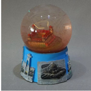 Сувенир в виде снежного шара из Словакии Братиславы - Product Image 1