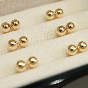 อาซูโอ ไฟน์ จิวเวลรี่ ต่างหูทองคำแท้ 18K ไม่มีประดับเพชร ทรงกลมขนาดเล็ก 6 มม. ของขวัญสำหรับเด็กและเด็กผู้หญิง น่ารัก เหมาะสำหรับวันเกิด - Product Image 5