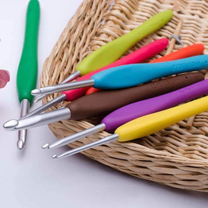 Shoes <b>Crochet</b> <b>Hooks</b> With Silicone Handle Metal Sewing Needles Yarn Hand Knitting Accessories 2-10mm - Product Image 4