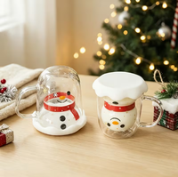 Tasse en verre à double paroi Père Noël avec poignée transparente, couvercle en forme de boule de neige et motif flocon de neige