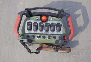 מנוף עכביש זחלי קטן נייד חשמלי עם זרוע הידראולית של טופמאי, <span class=keywords><strong>1</strong></span> טון, נשלט מרחוק, בעל יעילות גבוהה וגובה הרמה מקסימלי - Product Image 5