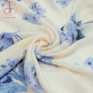 <span class=keywords><strong>2025</strong></span> Phong Cách Mới Sáng Bóng 100% <span class=keywords><strong>Rayon</strong></span> Đồng Bằng In Vải Thân Thiện Với Môi Poplin Hàng May Mặc Nhà Dệt Quần Áo Ngủ Dệt Váy - Product Image 1