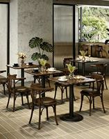 Nouveau mobilier en bois massif de style français, durable, avec détails en dentelle, idéal pour les restaurants, les cafés et les lieux de loisirs.