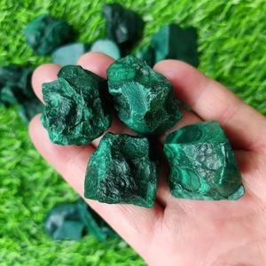 หินมาลาไคต์ดิบสีเขียวธรรมชาติขายส่ง สำหรับงานฝีมือ คริสตัล งานสมาธิ งานเทศกาล งานปาร์ตี้ ตกแต่งบ้าน สำนักงาน ของตกแต่งสไตล์โบโฮ - Product Image 3
