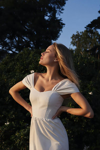 Abito lungo con scollo a V di fascia alta romantico da <span class=keywords><strong>donna</strong></span> francese, produttore all'ingrosso di <span class=keywords><strong>abbigliamento</strong></span> da <span class=keywords><strong>donna</strong></span> di alta qualità - Product Image 4