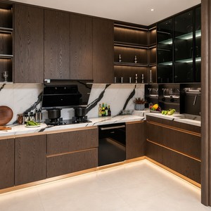 Cocina de Elegancia Oscura |   Roble Carbón |   Mármol <span class=keywords><strong>Panda</strong></span> |   Manijas Empotradas Doradas |   Exhibidor de Vino LED |   BOSCH |   Diseño 3D Gratuito |   Comedor - Product Image 2