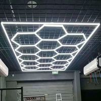 Éclairage personnalisé en nid d'abeille pour garage de lavage de voiture Lumières hexagonales à LED Lumières hexagonales pour plafond de garage avec CE et ROHS
